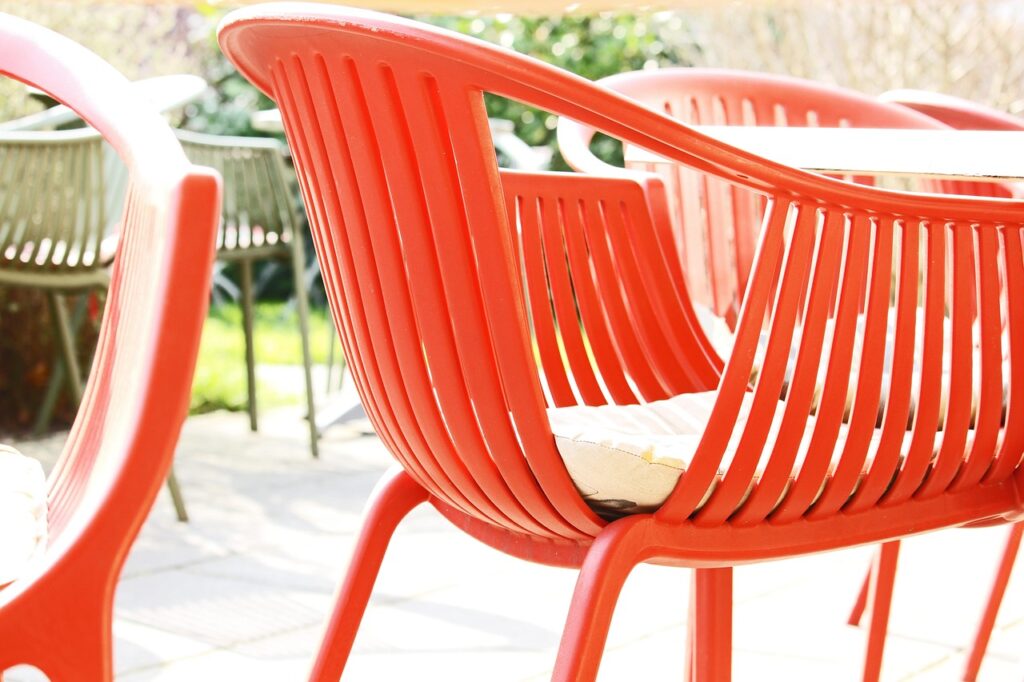 chaise orange terrasse